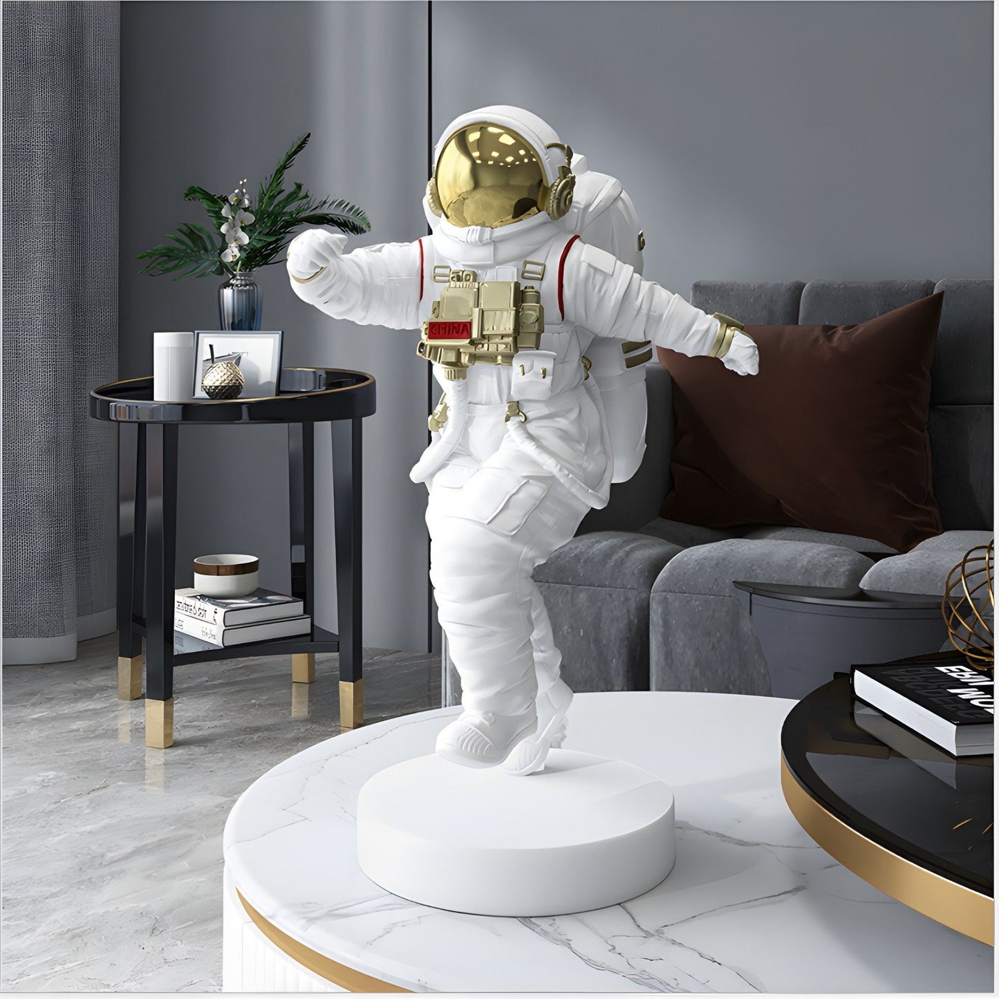 Petite Sculpture d'Astronaute Blanc dans l'Espace - 58cm