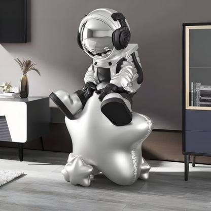 Sculpture d'Astronaute Argent Astral de Taille Moyenne Battant sur une Étoile - 90cm