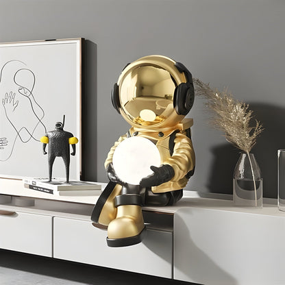Petite Sculpture Astronaute Dorée Céleste Lumineuse Assise I - 53 cm
